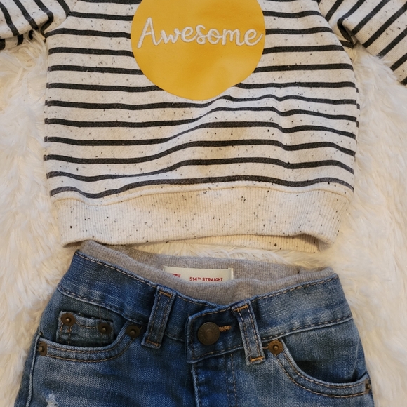 BUNDLE!!! Awesome Crewneck with Levi Jeans - Picture 3 of 5